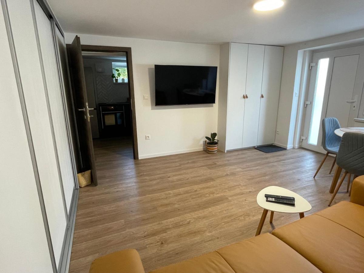 Home-in Apartma *