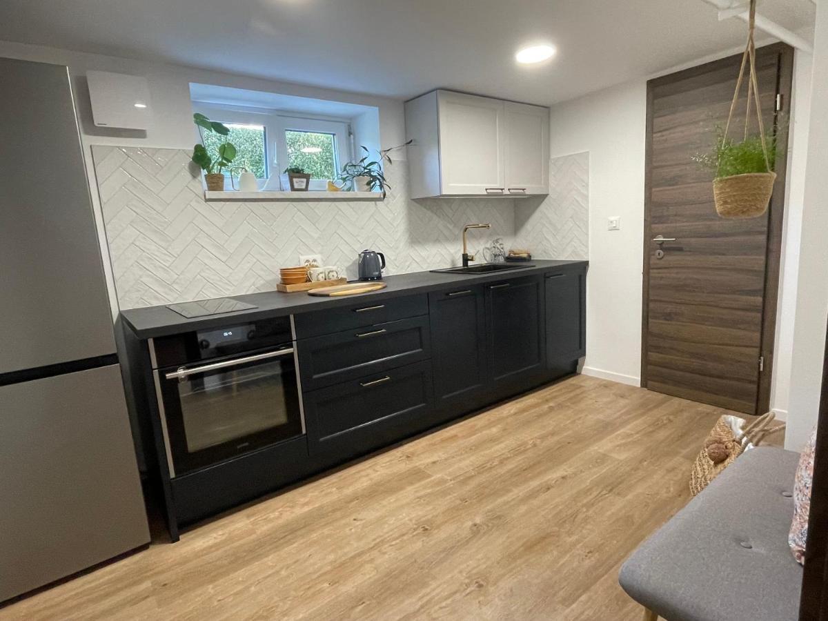 Home-in Apartma *